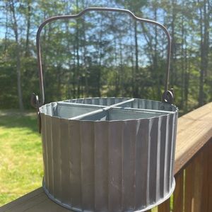 Rustic corrugated caddy with handle